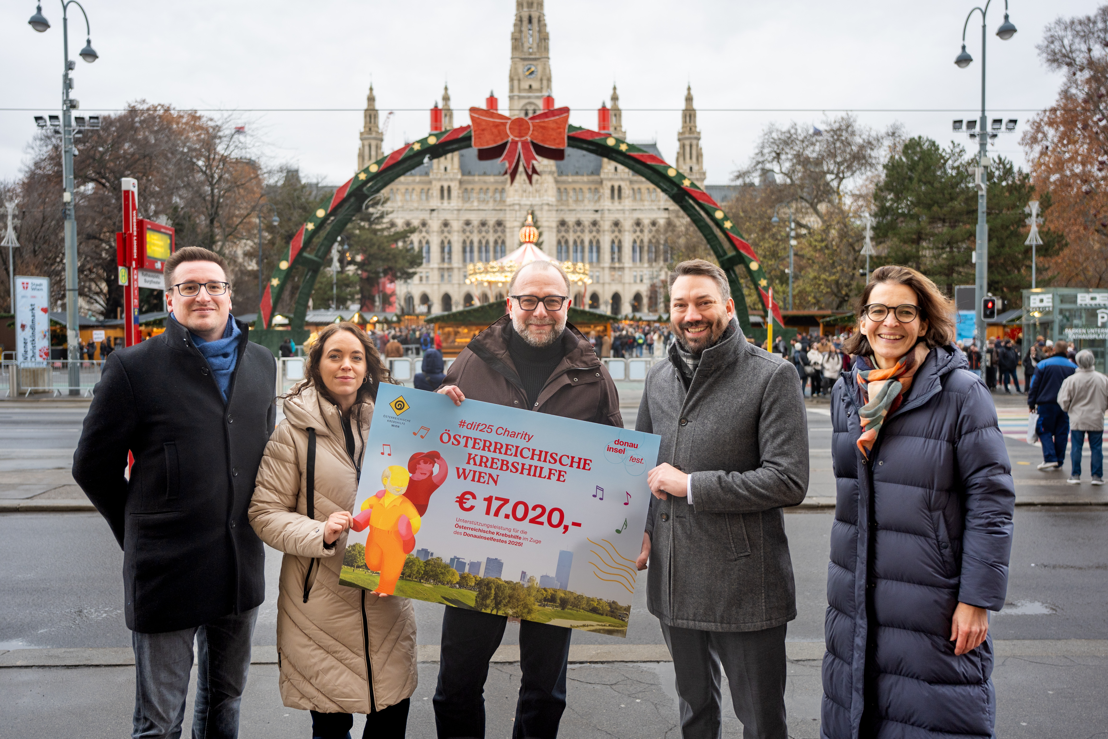 Scheckübergabe_051225